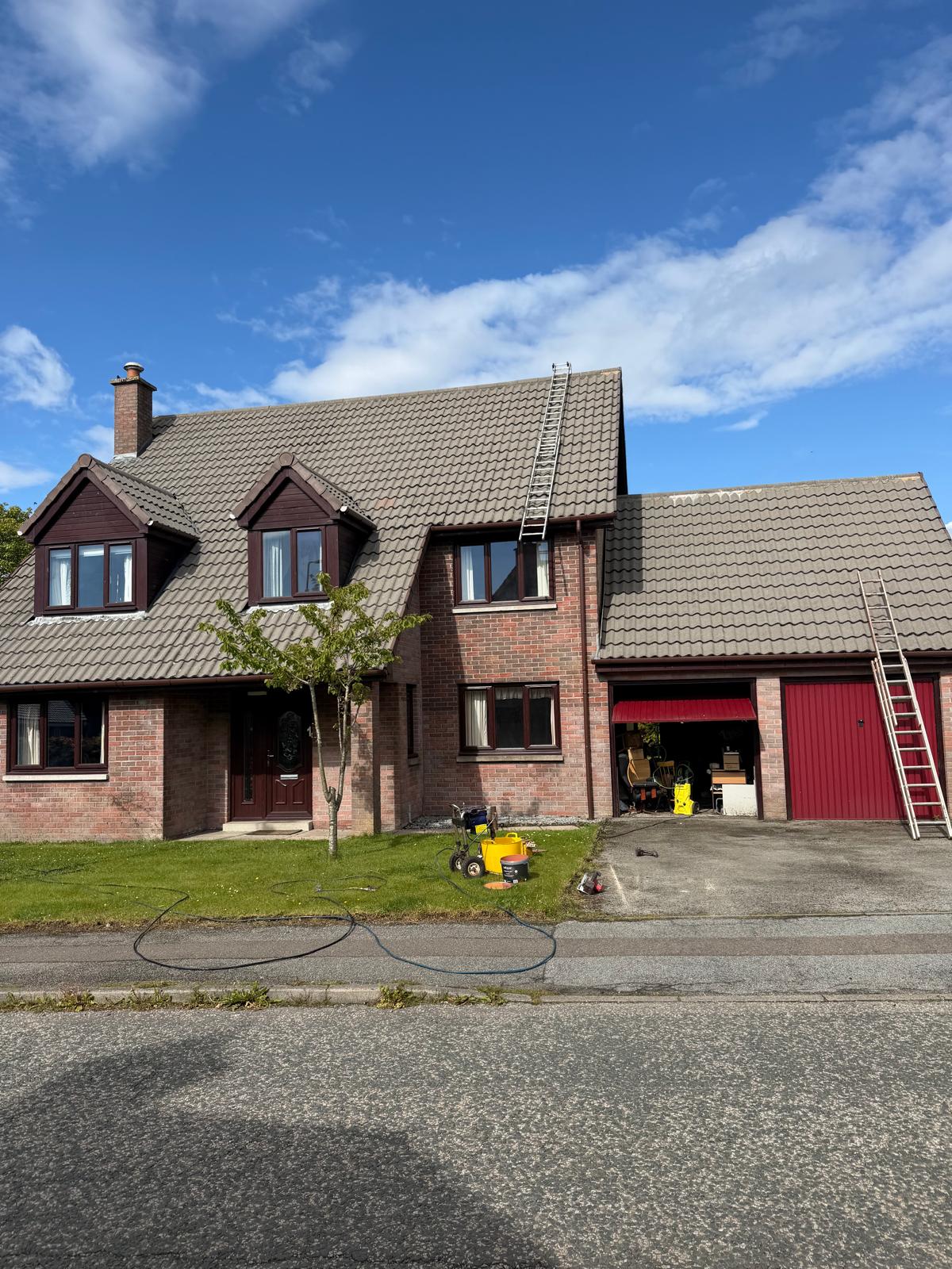 Detached house before roof cleaning — moss-covered tiles